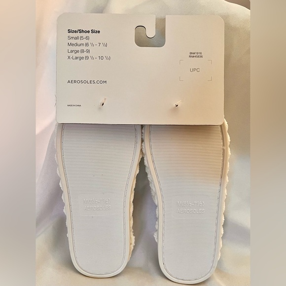 NWT Aerosoles Women’s Ribbed Chenille Slippers, Size 6 1/2 - 7 1/2! - Picture 5 of 7